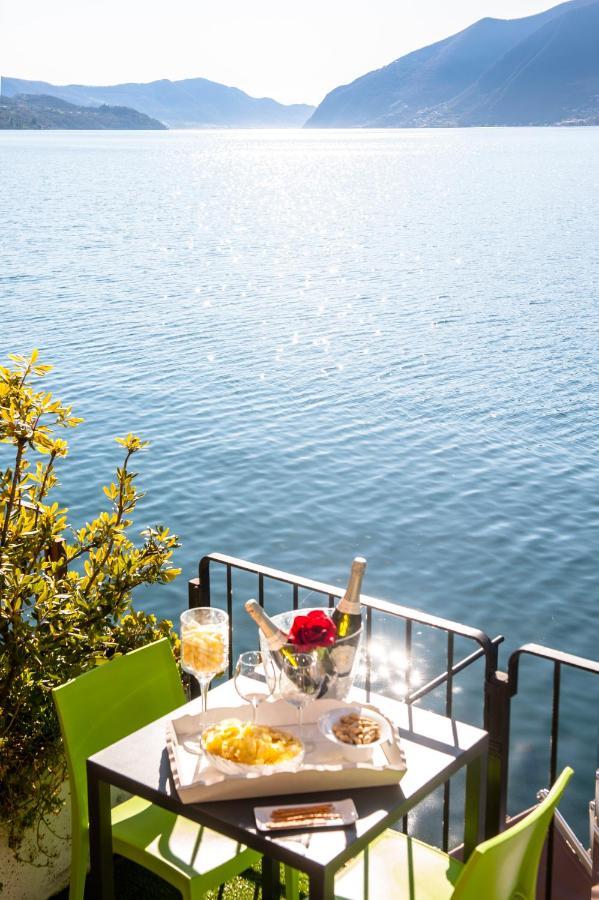 The Pier On The Lake Marone Bagian luar foto